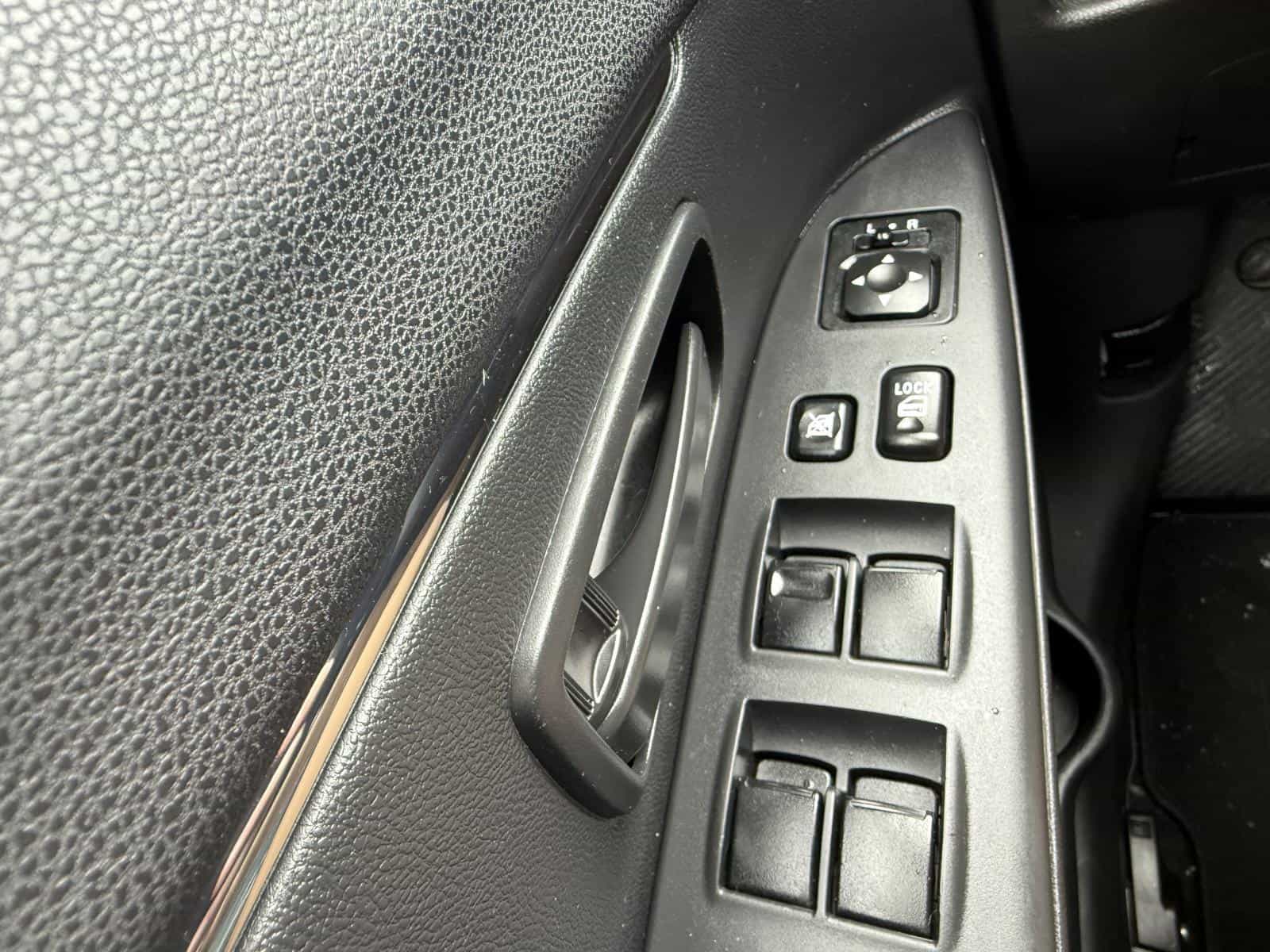 Image 13 Mitsubishi RVR ES 2023