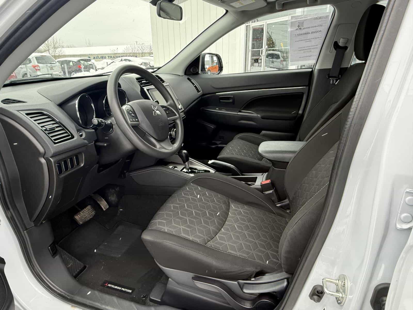 Image 11 Mitsubishi RVR ES 2023