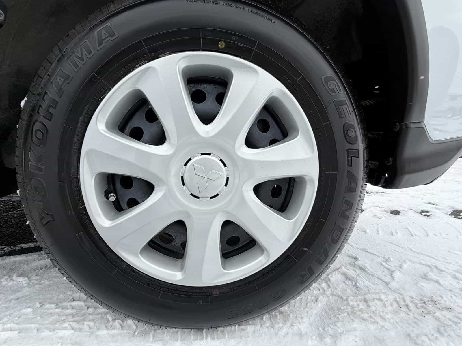 Image 8 Mitsubishi RVR ES 2023