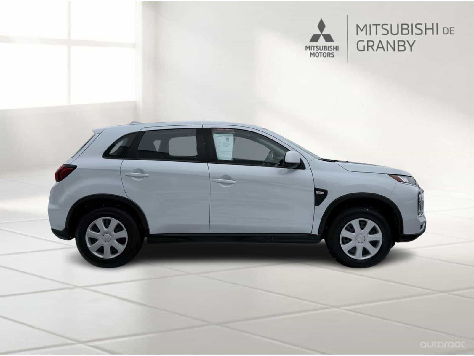 2023 Mitsubishi RVR ES - Image 5