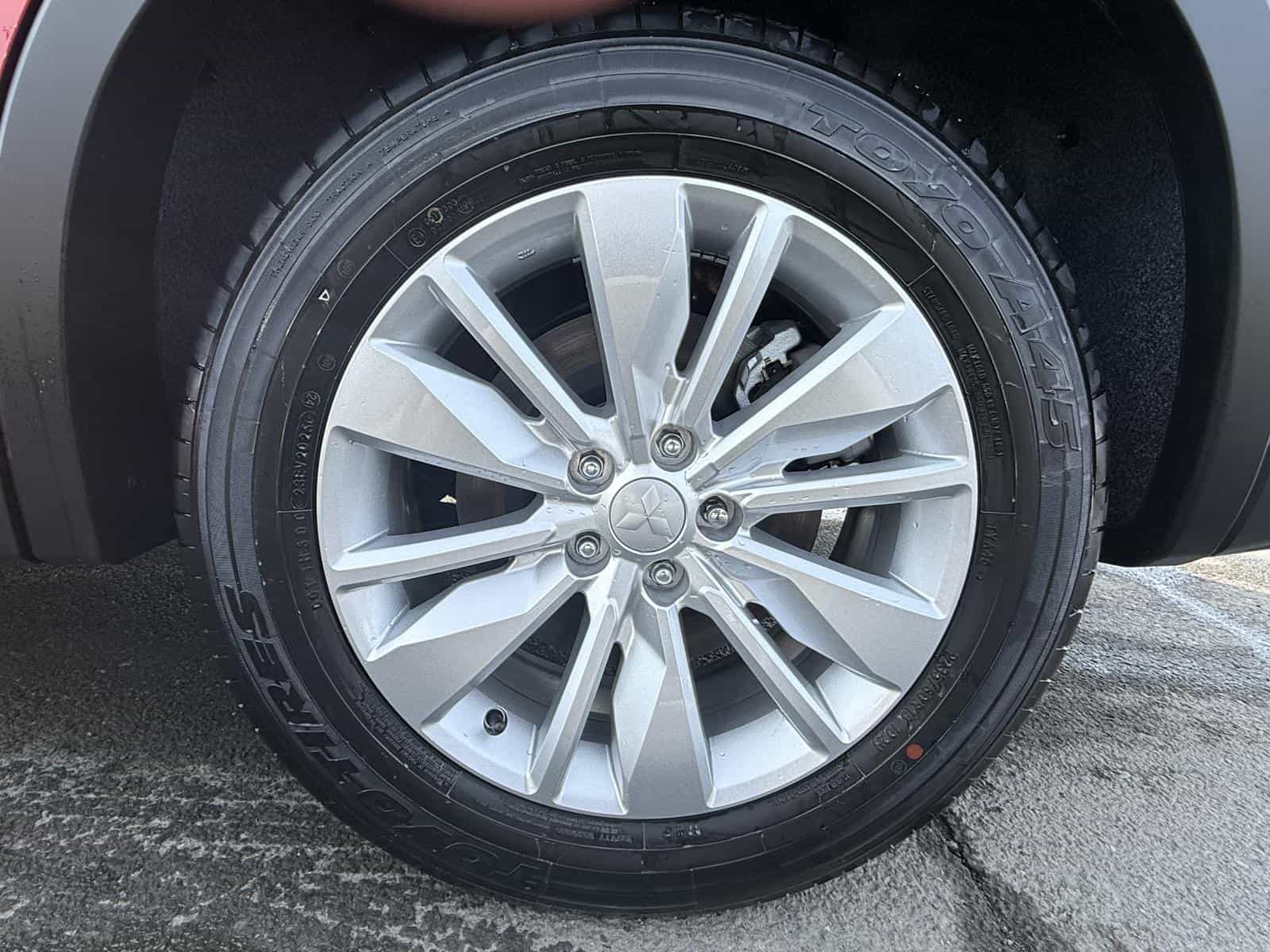 2025 Mitsubishi Outlander ES - Image 9