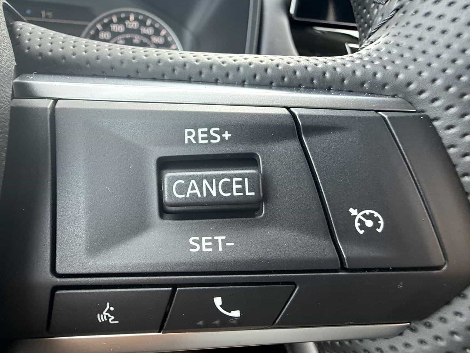 Image 16 Mitsubishi Outlander ES 2025