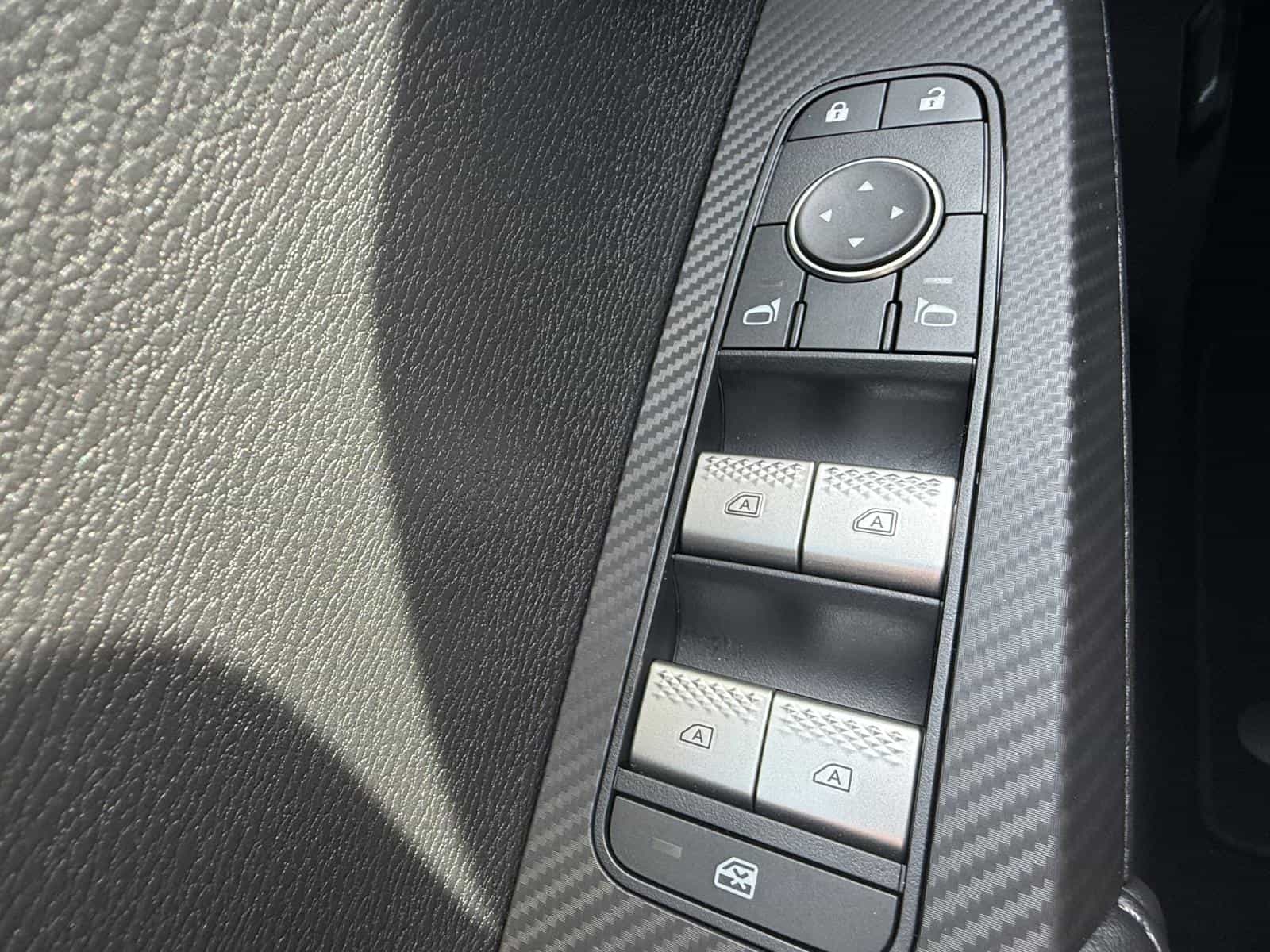 Image 12 Mitsubishi Outlander ES 2025