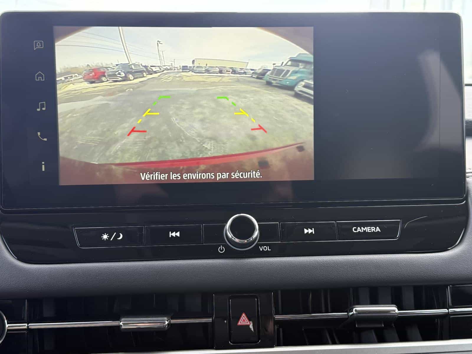 2025 Mitsubishi Outlander ES - Image 19