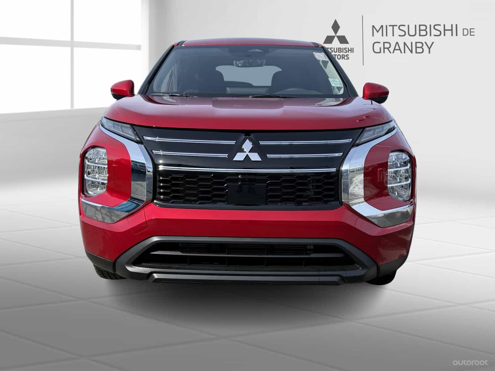 2025 Mitsubishi Outlander ES - Image 2