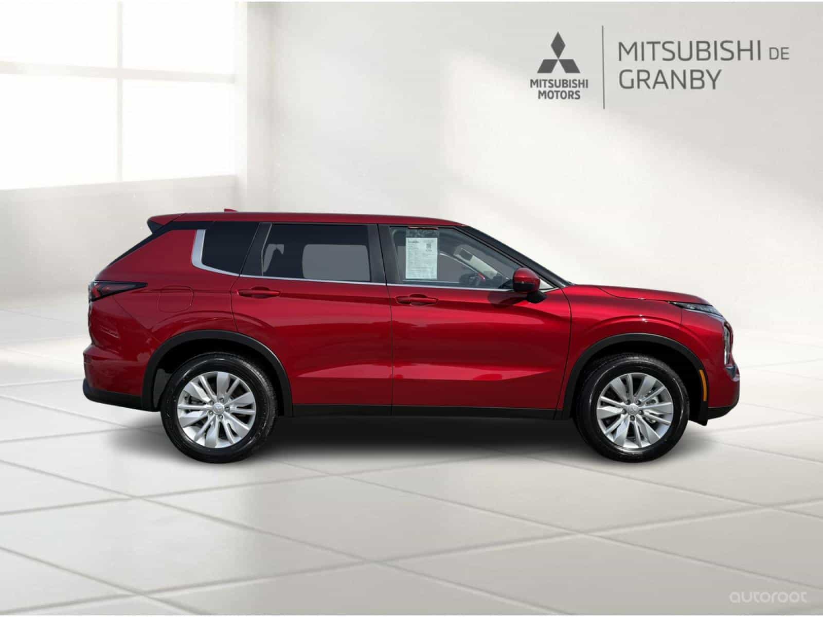 2025 Mitsubishi Outlander ES - Image 5