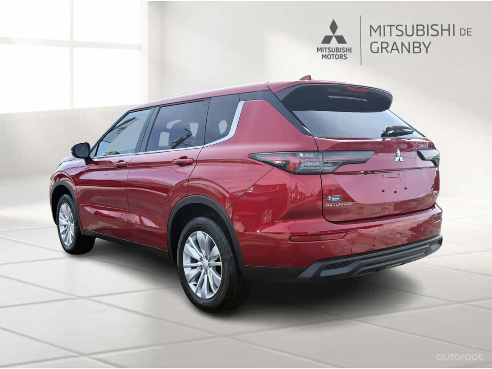 Image 8 Mitsubishi Outlander ES 2025