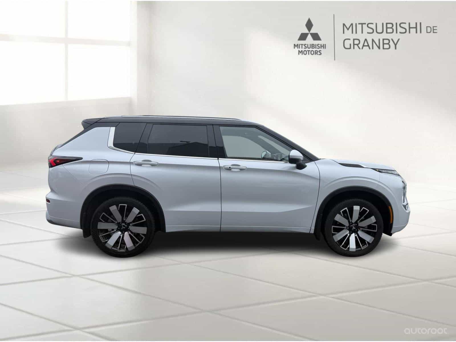 2025 Mitsubishi Outlander GT Premium - Image 4