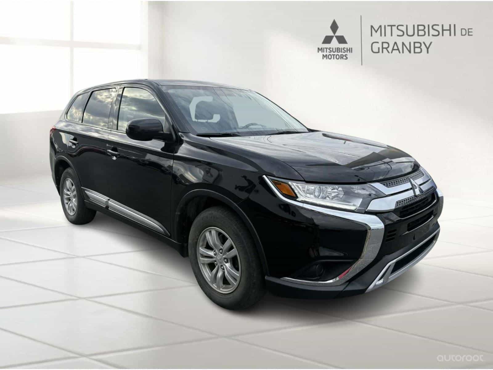 2019 Mitsubishi Outlander ES - Image 1