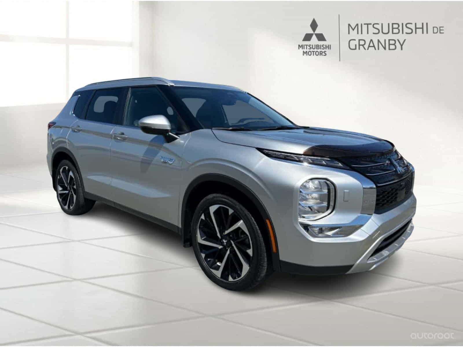 2024 Mitsubishi Outlander SEL PHEV - Image 1