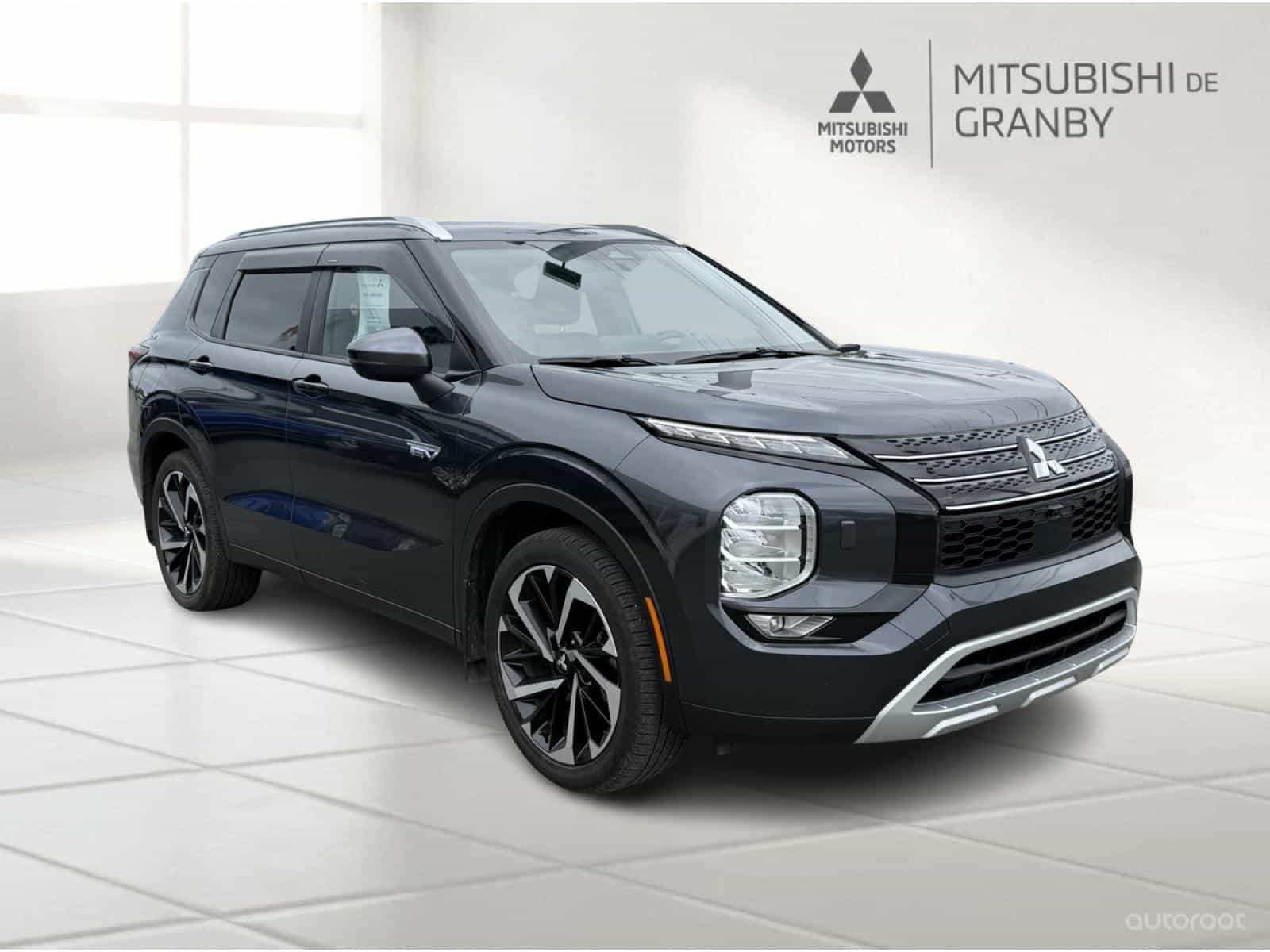 2024 Mitsubishi Outlander SEL PHEV - Image 1