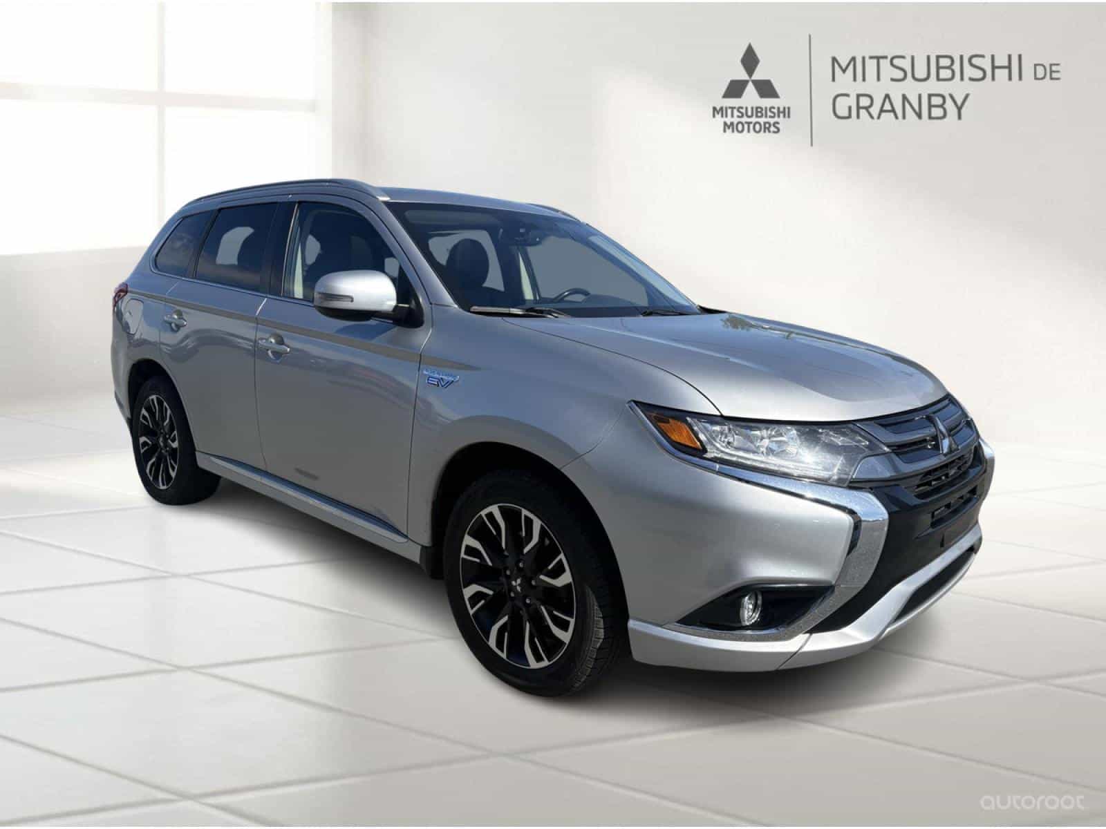 2018 Mitsubishi Outlander PHEV SE Touring - Image 1