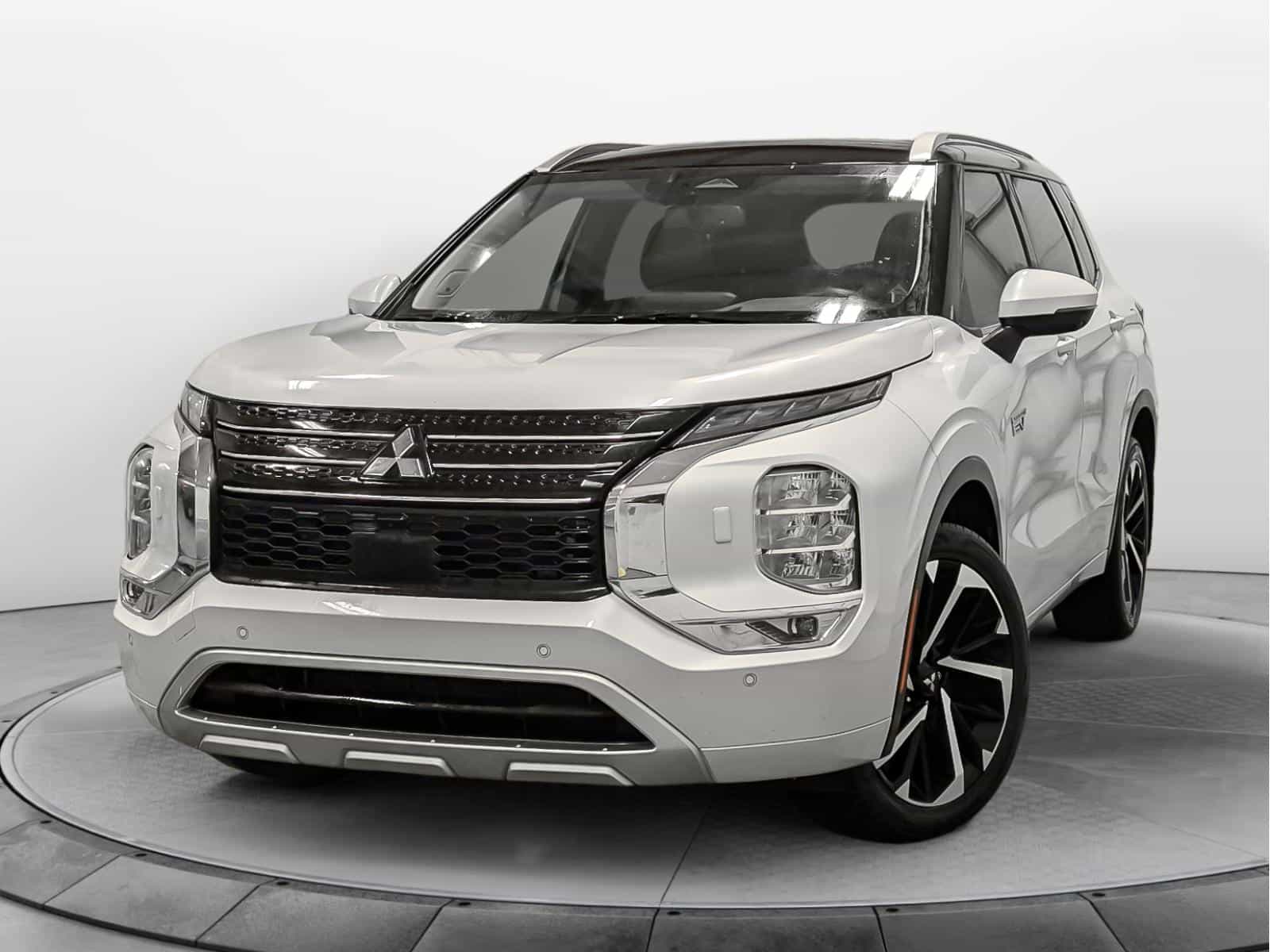 2023 Mitsubishi Outlander GT - Image 1