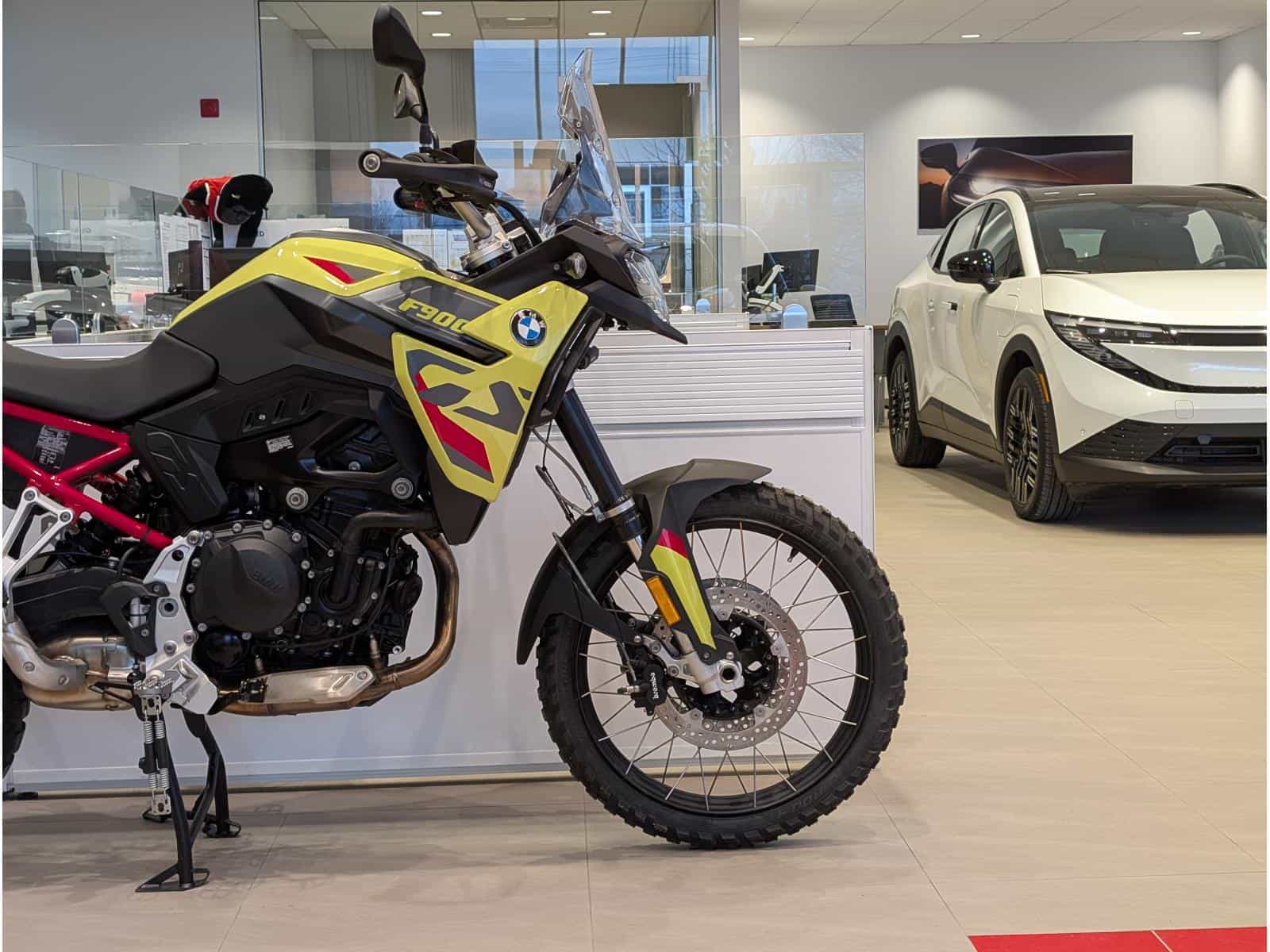 2024 BMW F 900 - Image 2