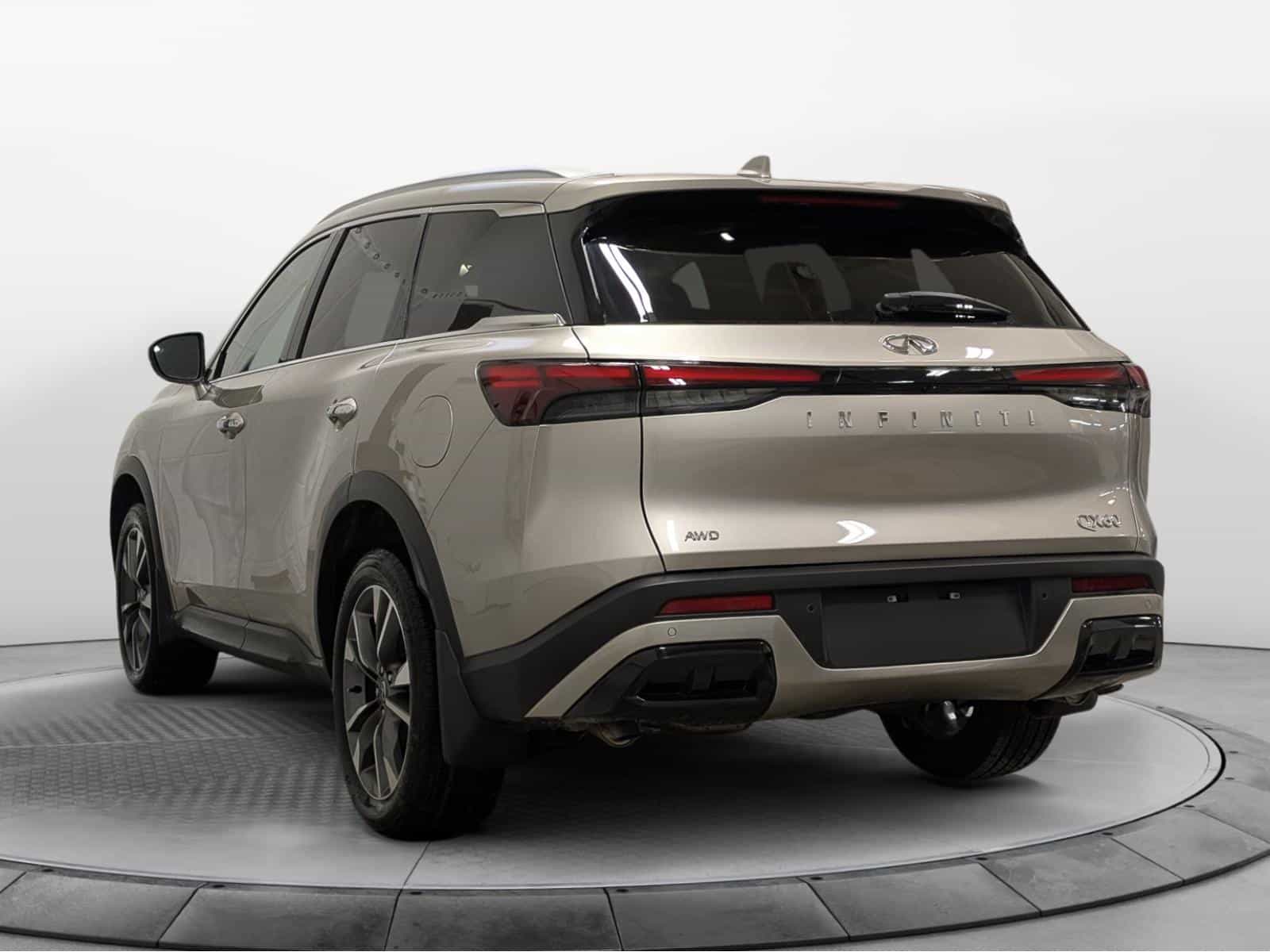 2025 Infiniti QX60 Luxe - Image 3