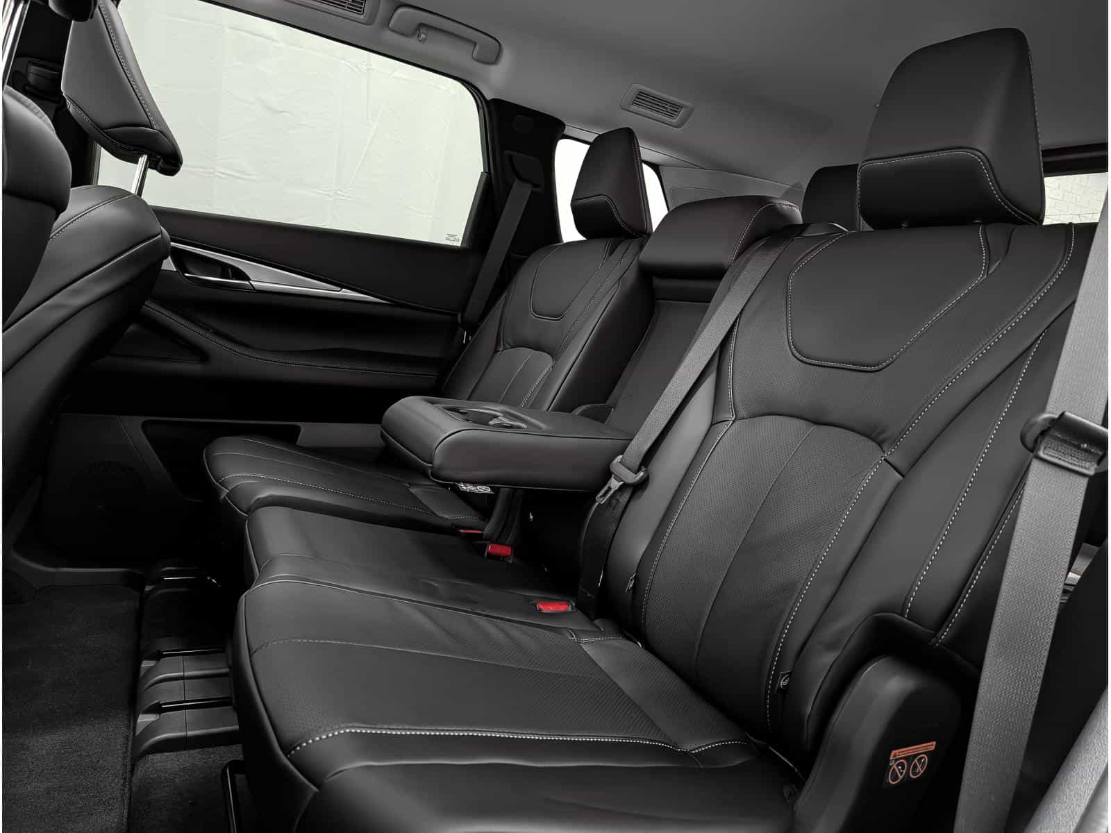 2025 Infiniti QX60 Luxe - Image 8