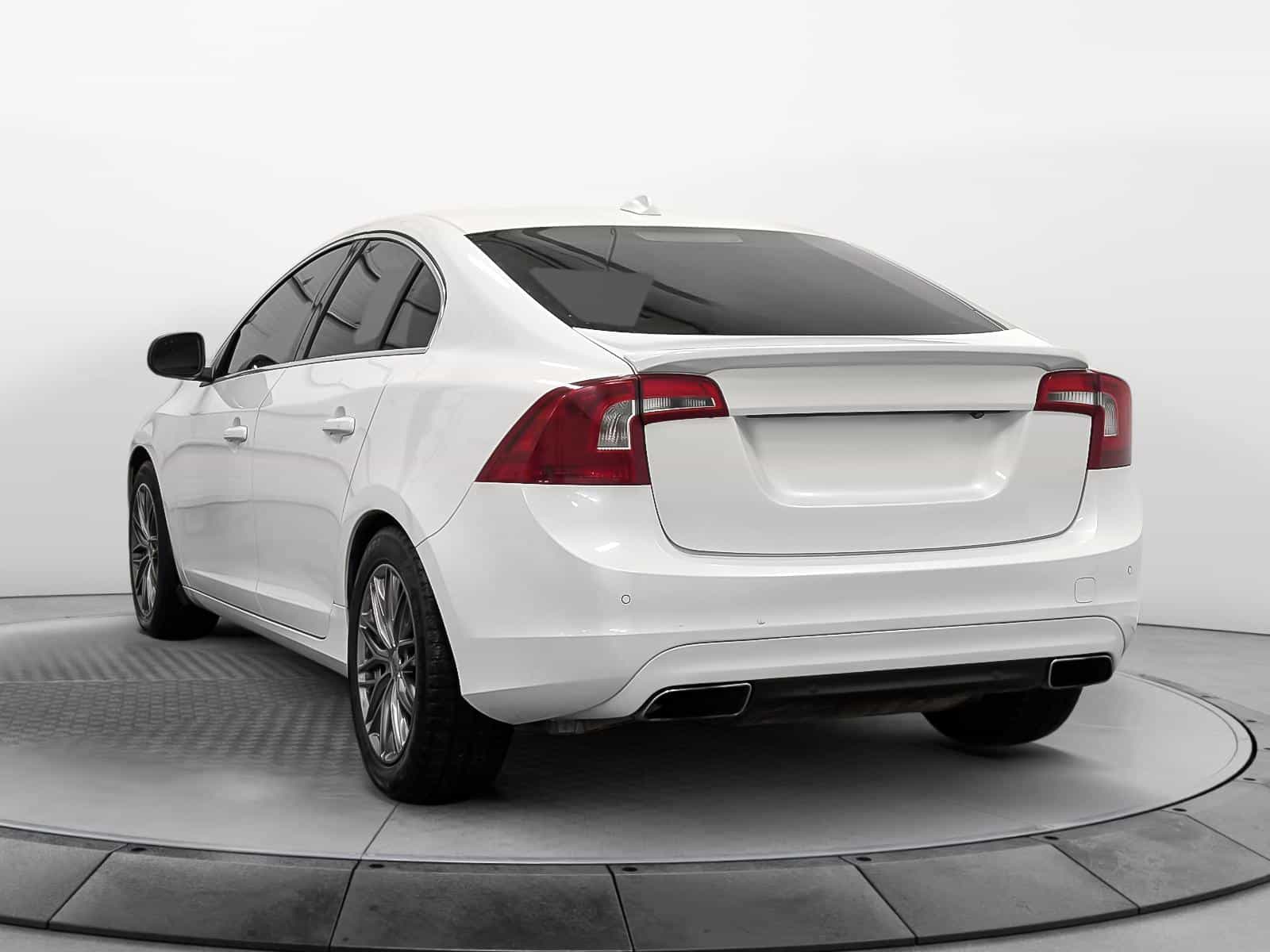 2015 Volvo S60 Platinum - Image 4
