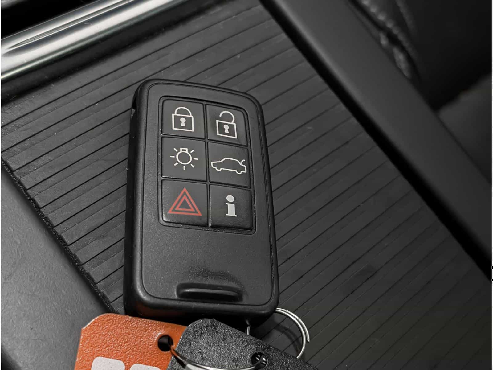 2015 Volvo S60 Platinum - Image 20