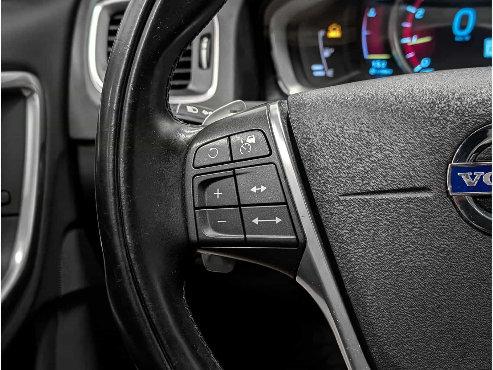 2015 Volvo S60 Platinum - Image 16