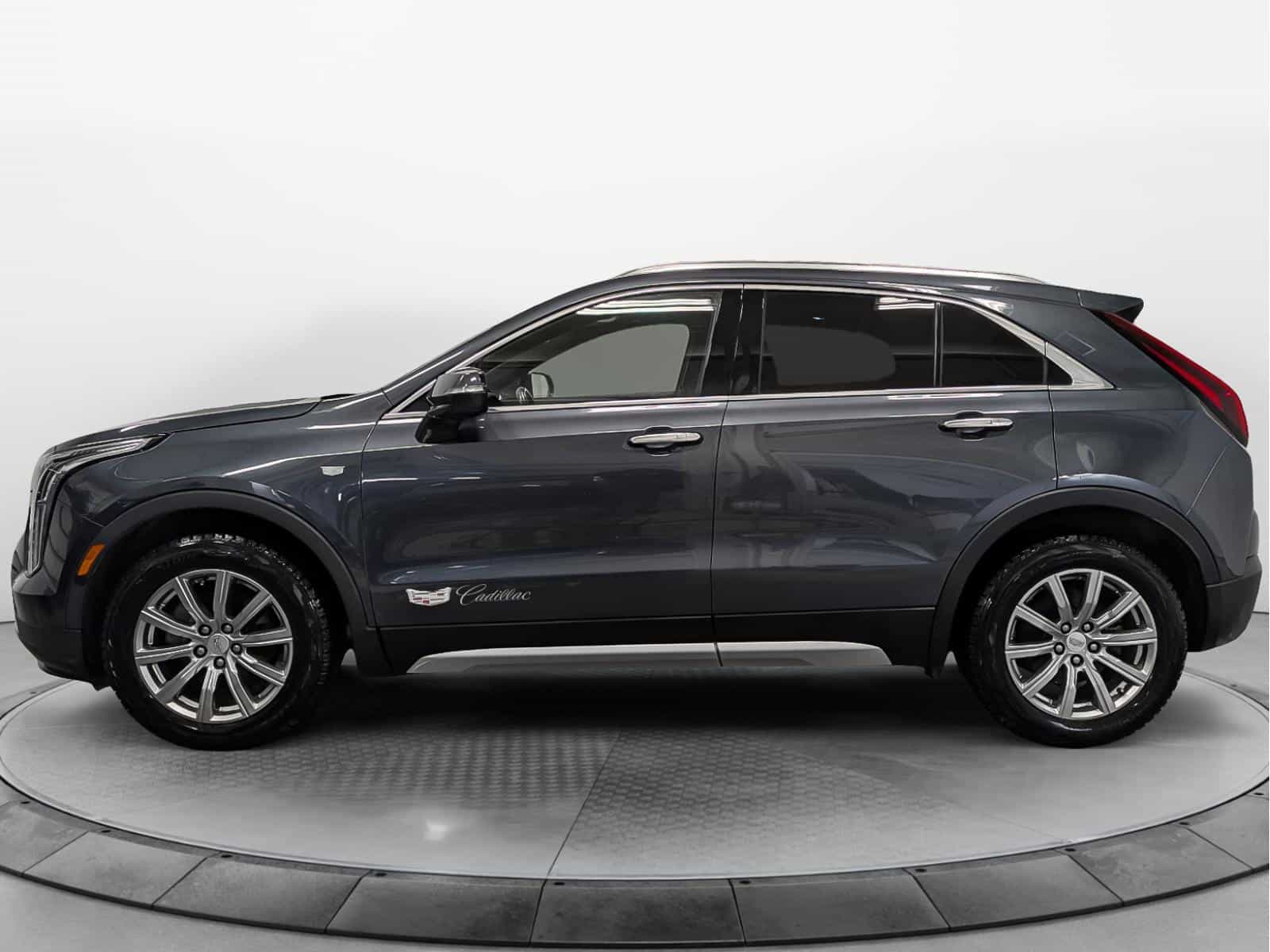 2021 Cadillac XT4 Premium Luxury - Image 2