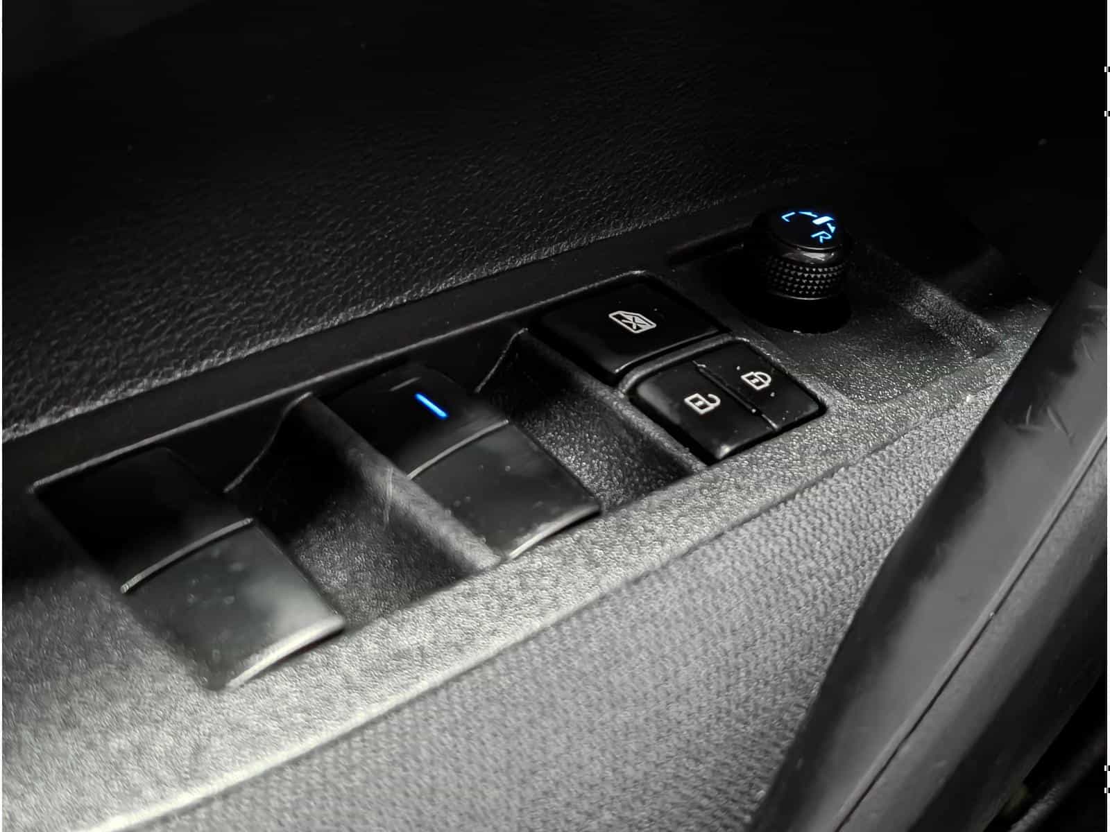 2021 Toyota Corolla LE - Image 16