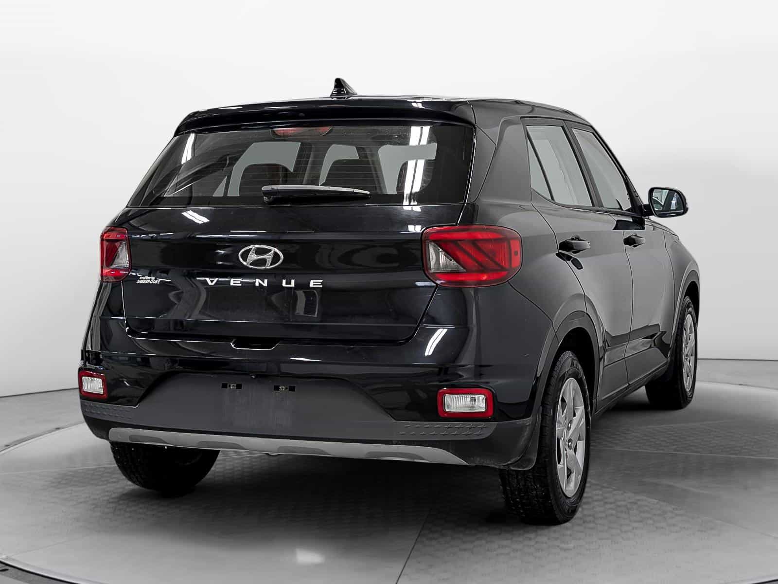 2022 Hyundai Venue Essential - Image 5