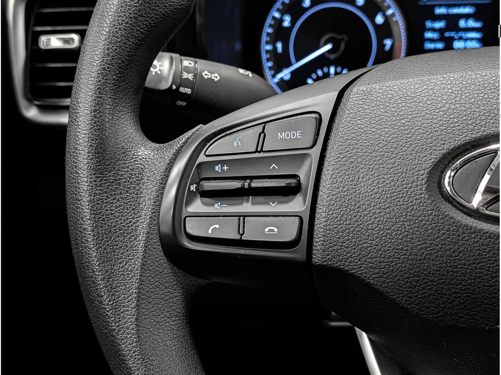 2022 Hyundai Venue Essential - Image 15