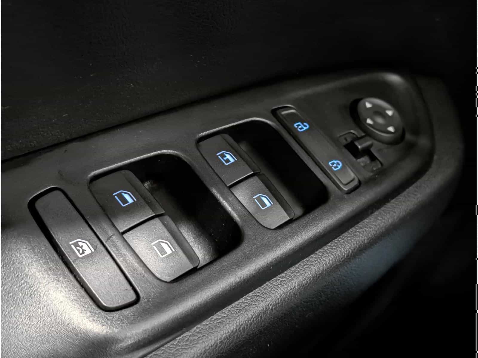 2022 Hyundai Venue Essential - Image 16