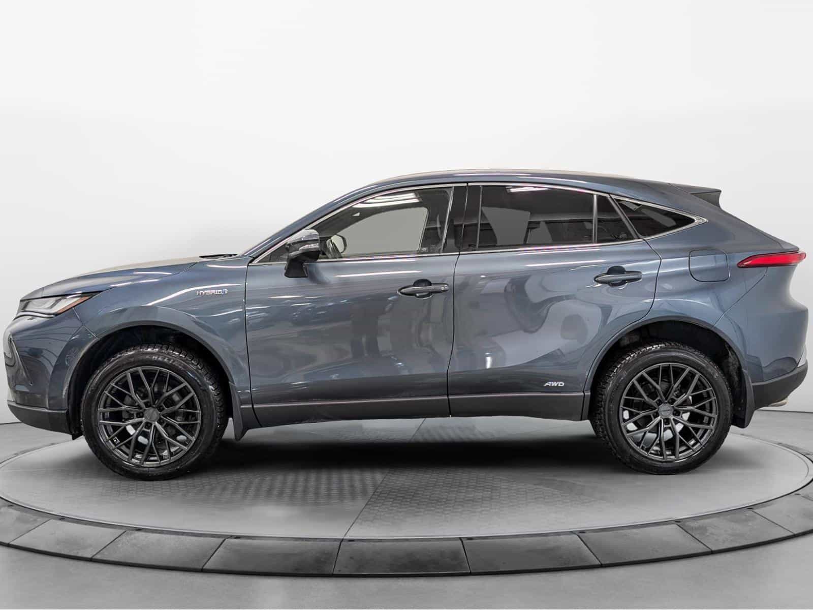 2021 Toyota Venza XLE - Image 2