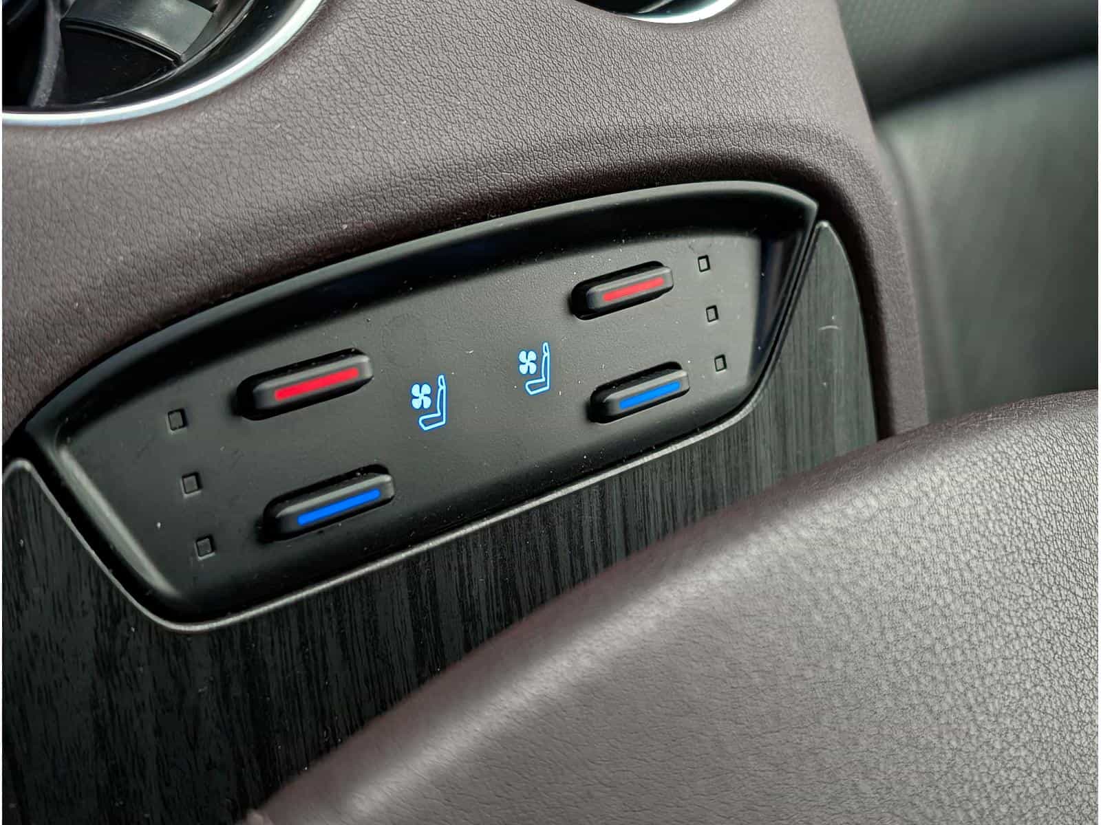 2021 Toyota Venza XLE - Image 15