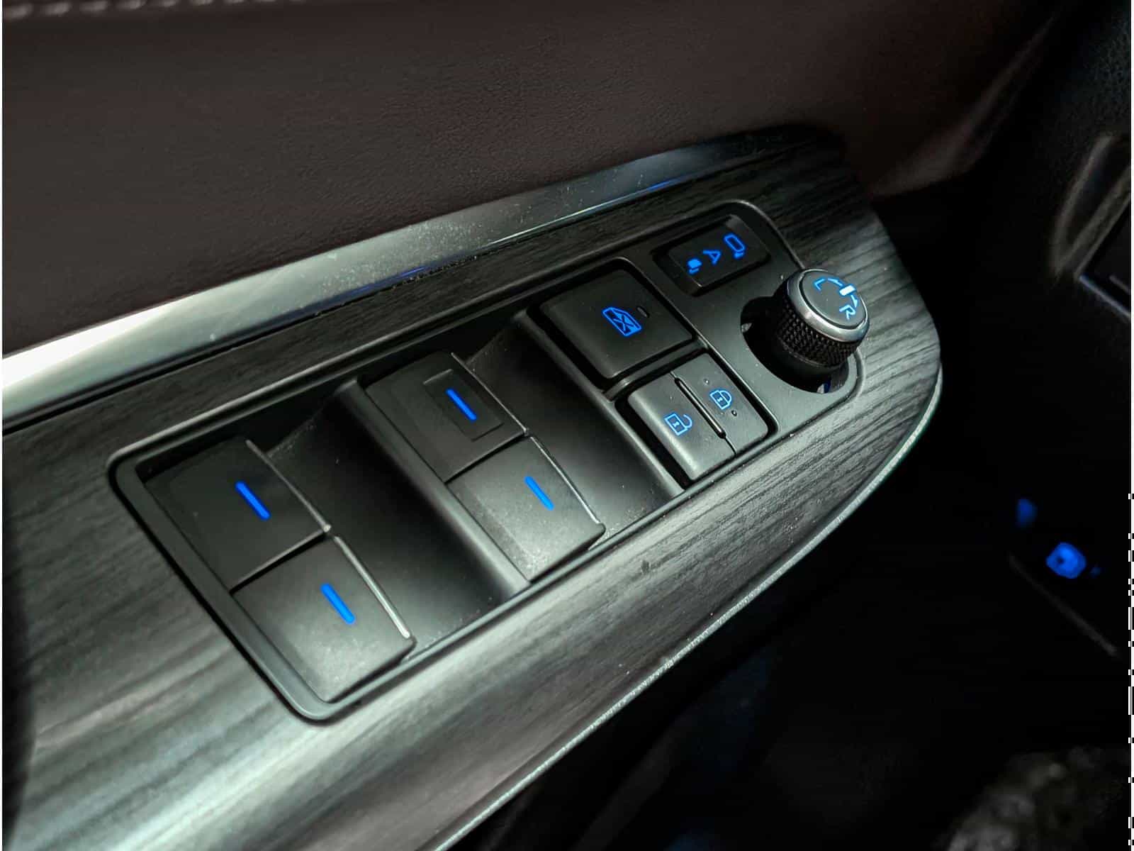 2021 Toyota Venza XLE - Image 18