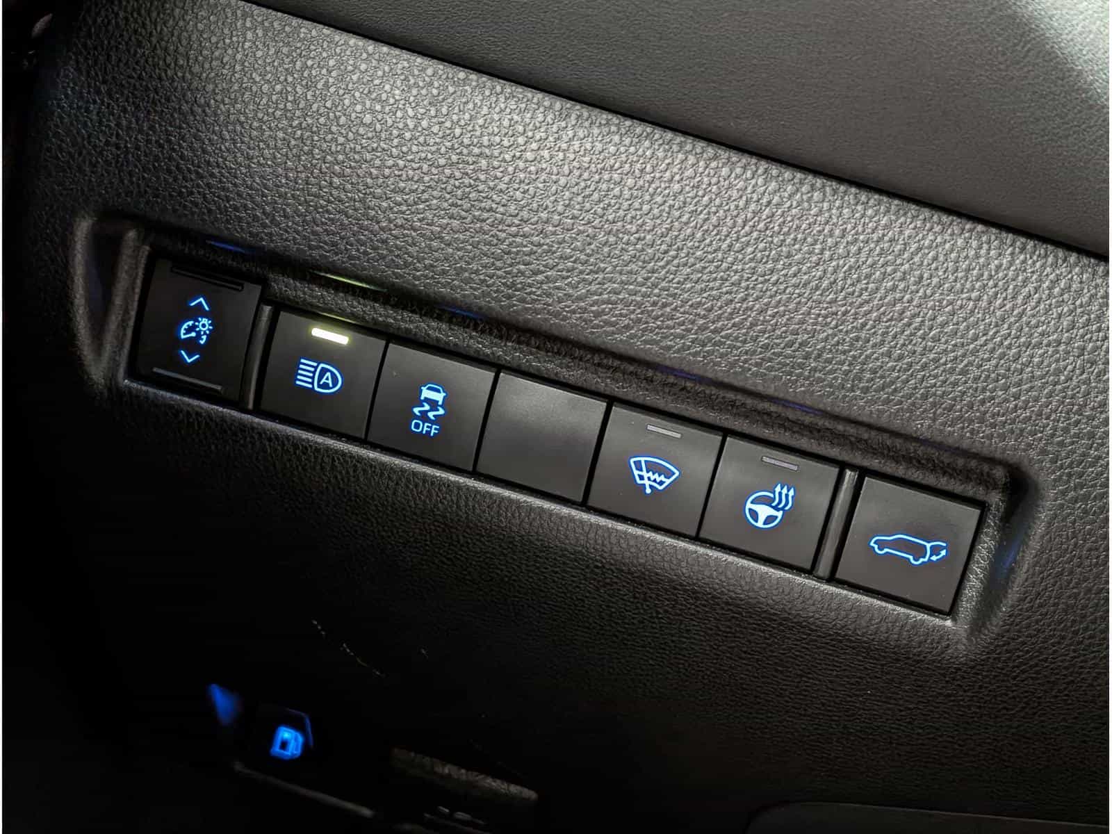 2021 Toyota Venza XLE - Image 19