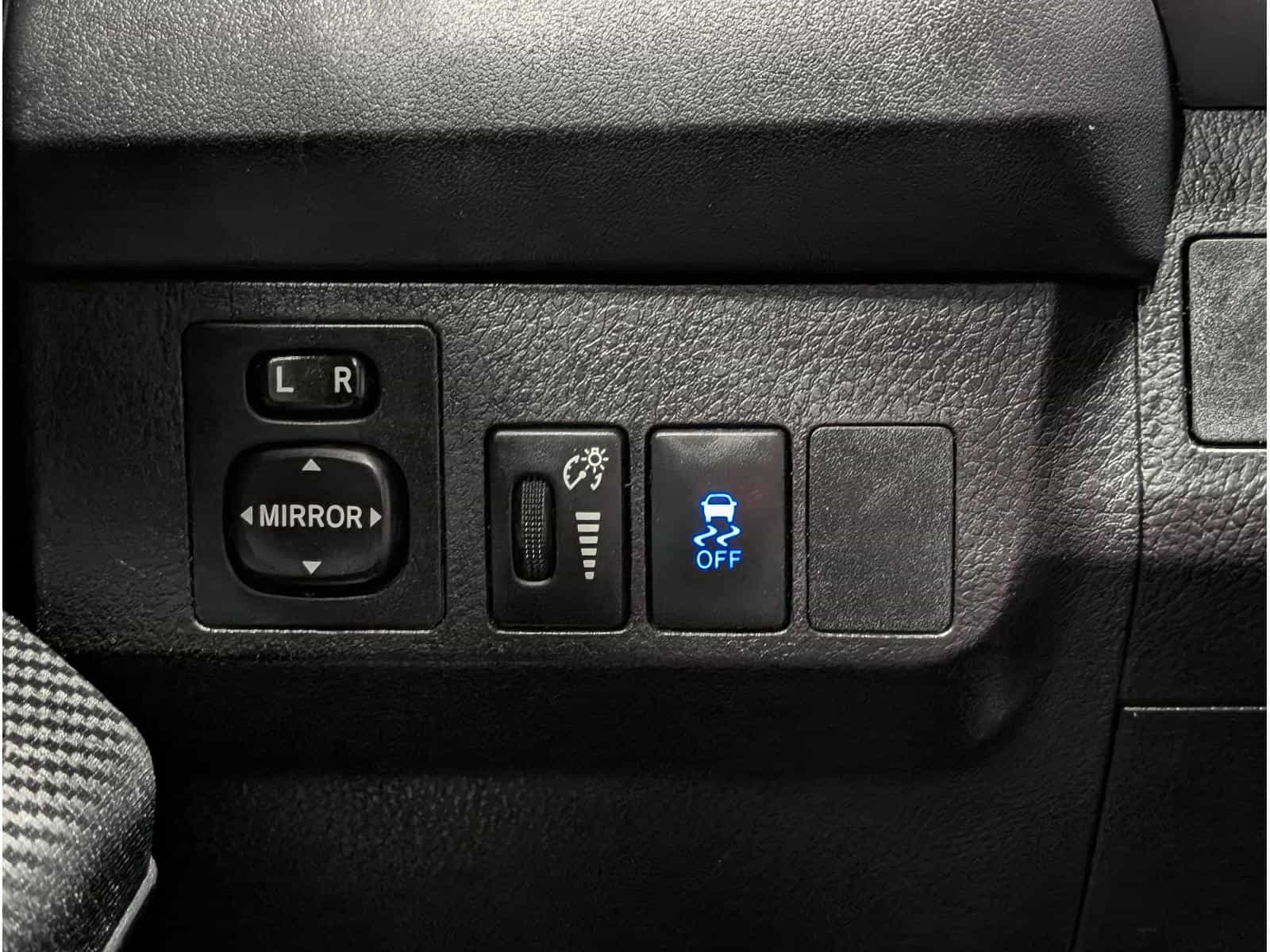 Image 15 Toyota Rav4 LE 2015