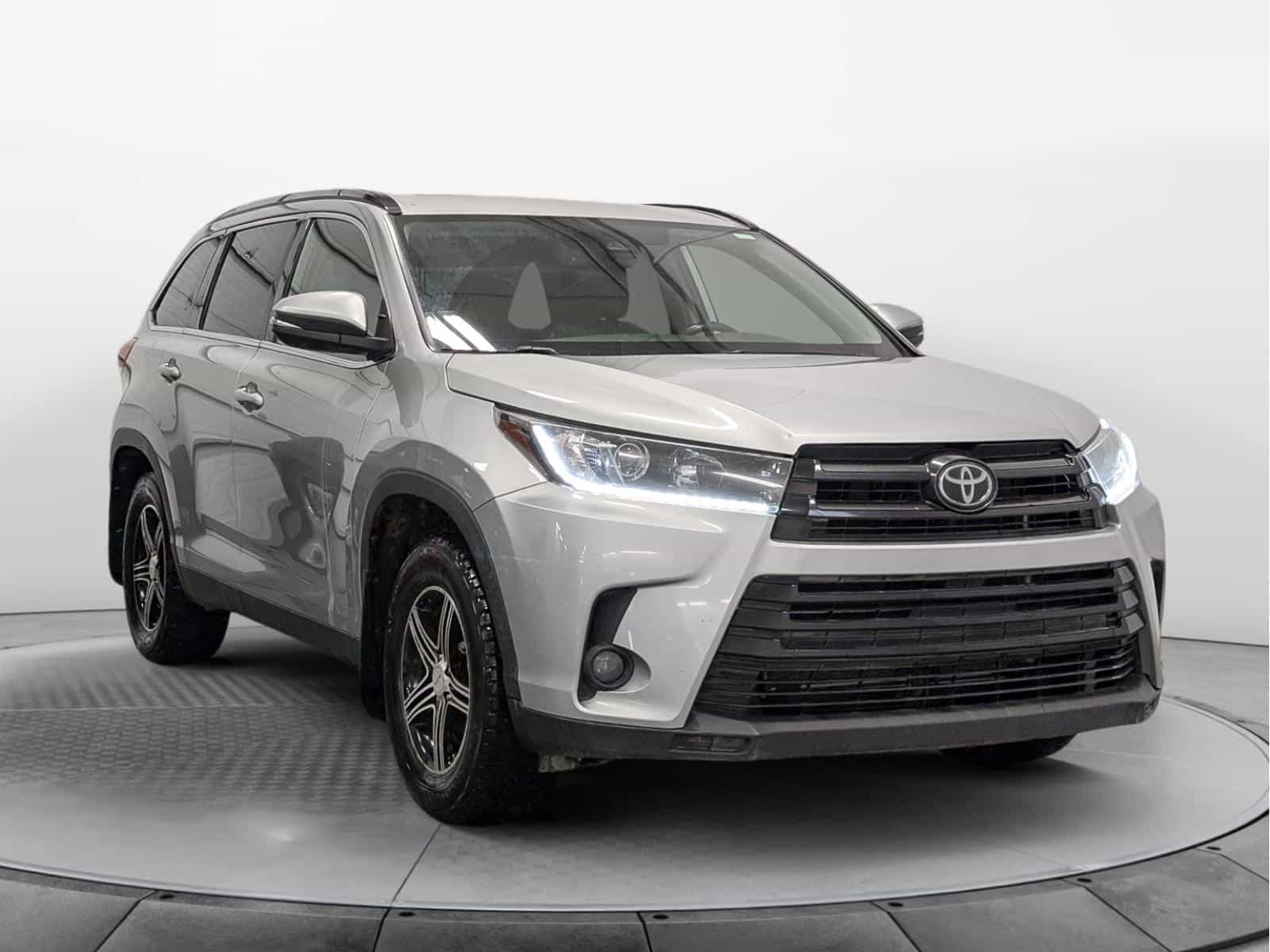 2019 Toyota Highlander XLE - Image 2