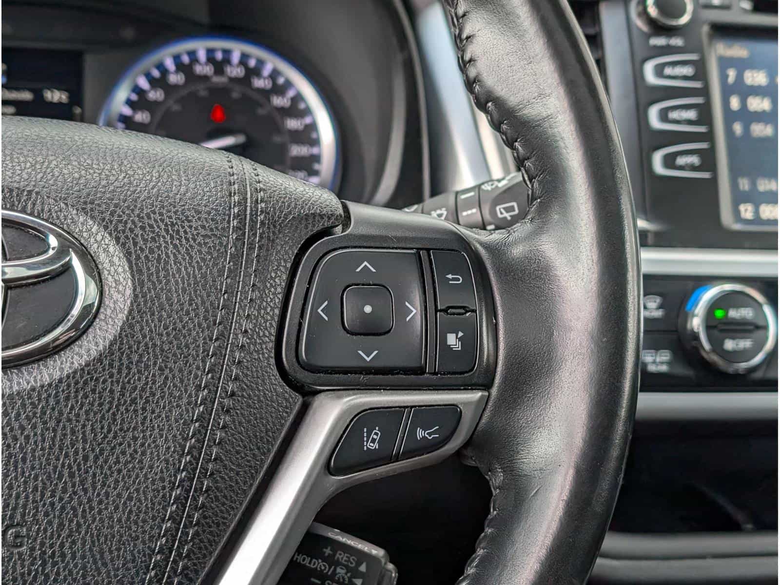 Image 14 Toyota Highlander XLE 2019