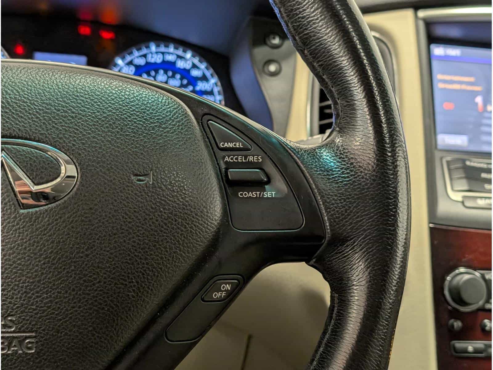 2016 Infiniti QX50 Premium - Image 13