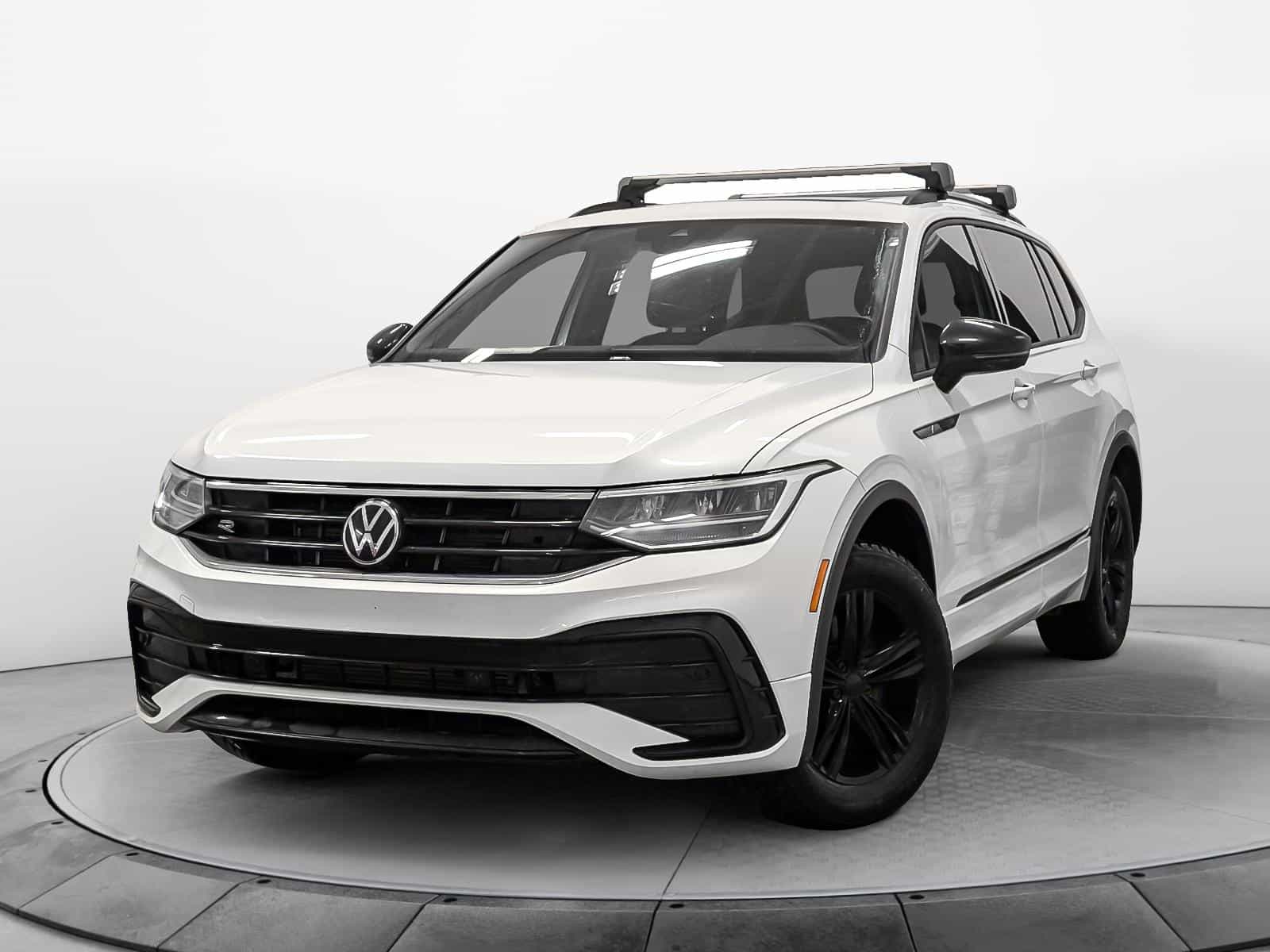2022 Volkswagen Tiguan Comfortline R-L Blk - Image 1