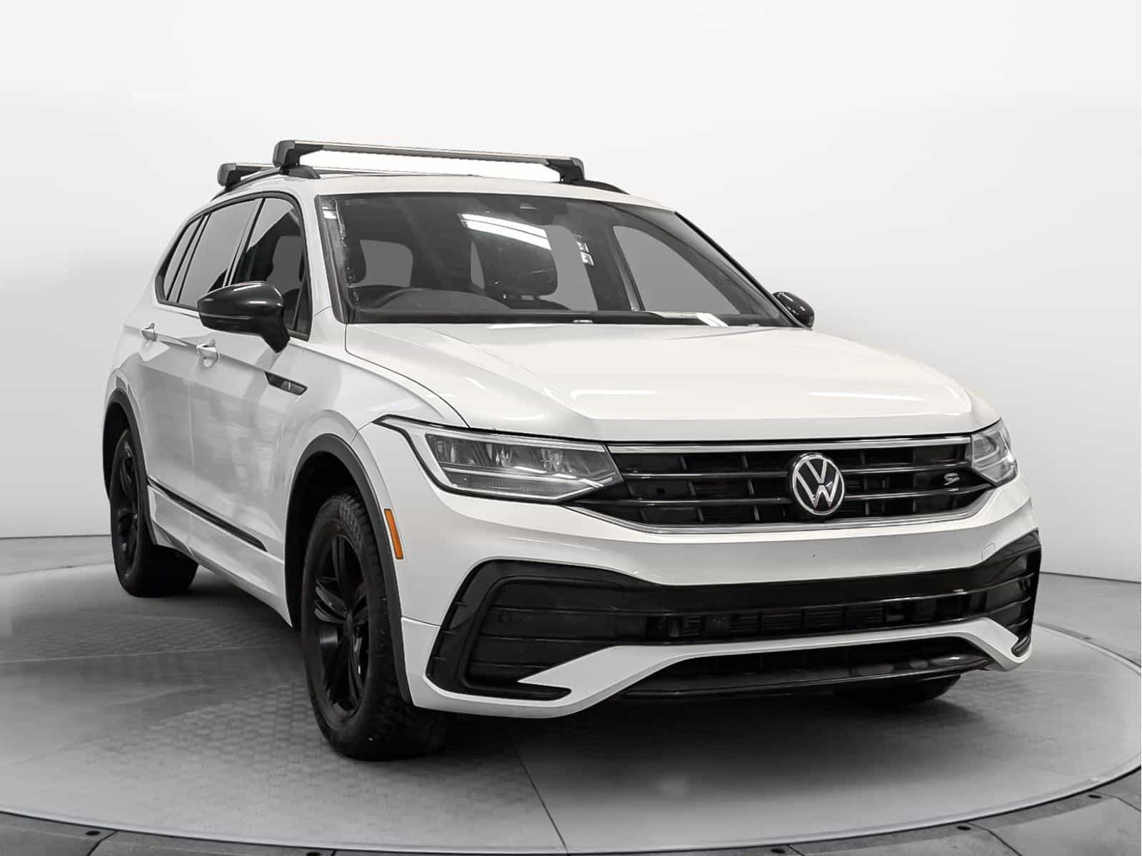 2022 Volkswagen Tiguan Comfortline R-L Blk - Image 2