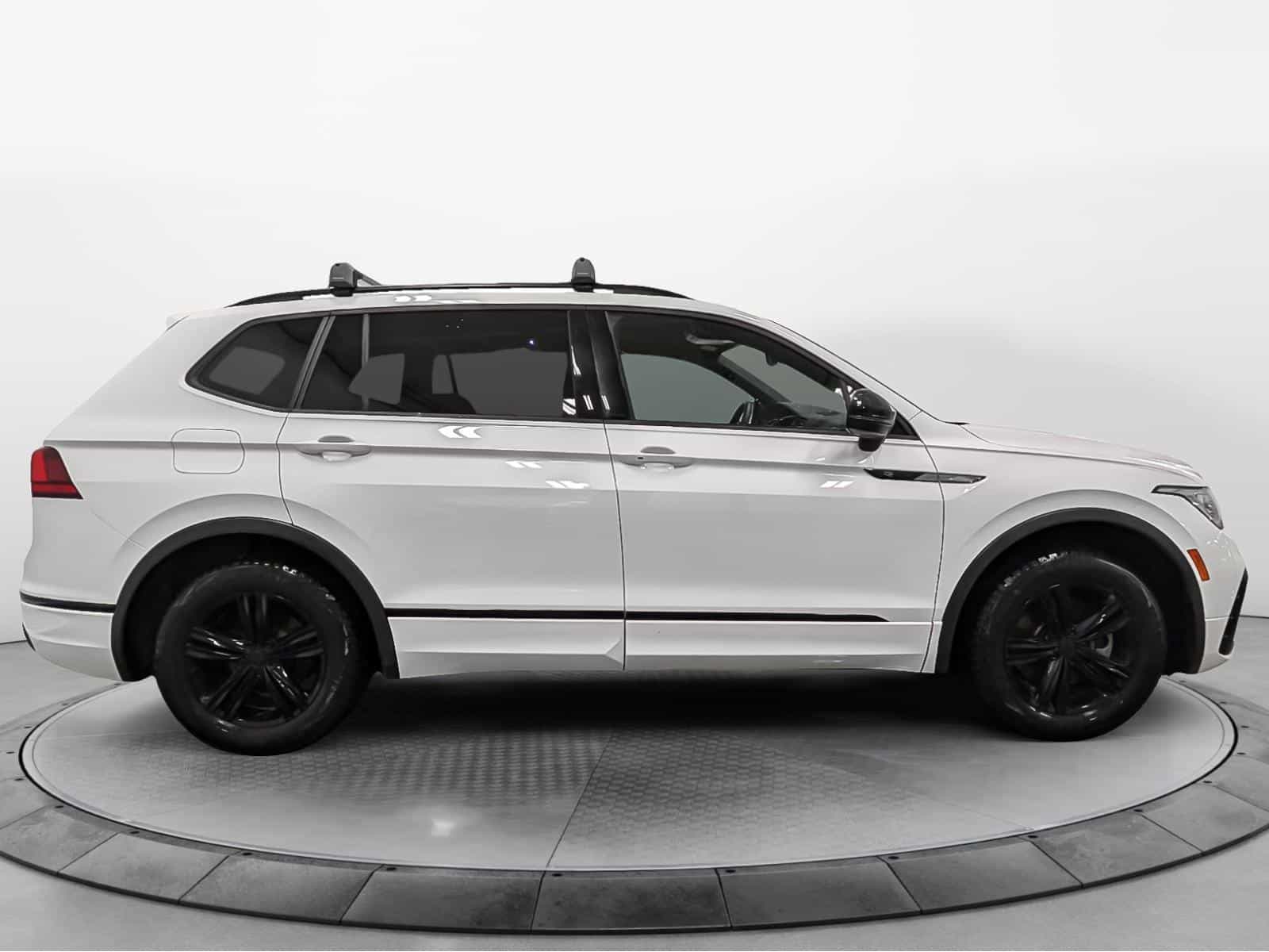 2022 Volkswagen Tiguan Comfortline R-L Blk - Image 3