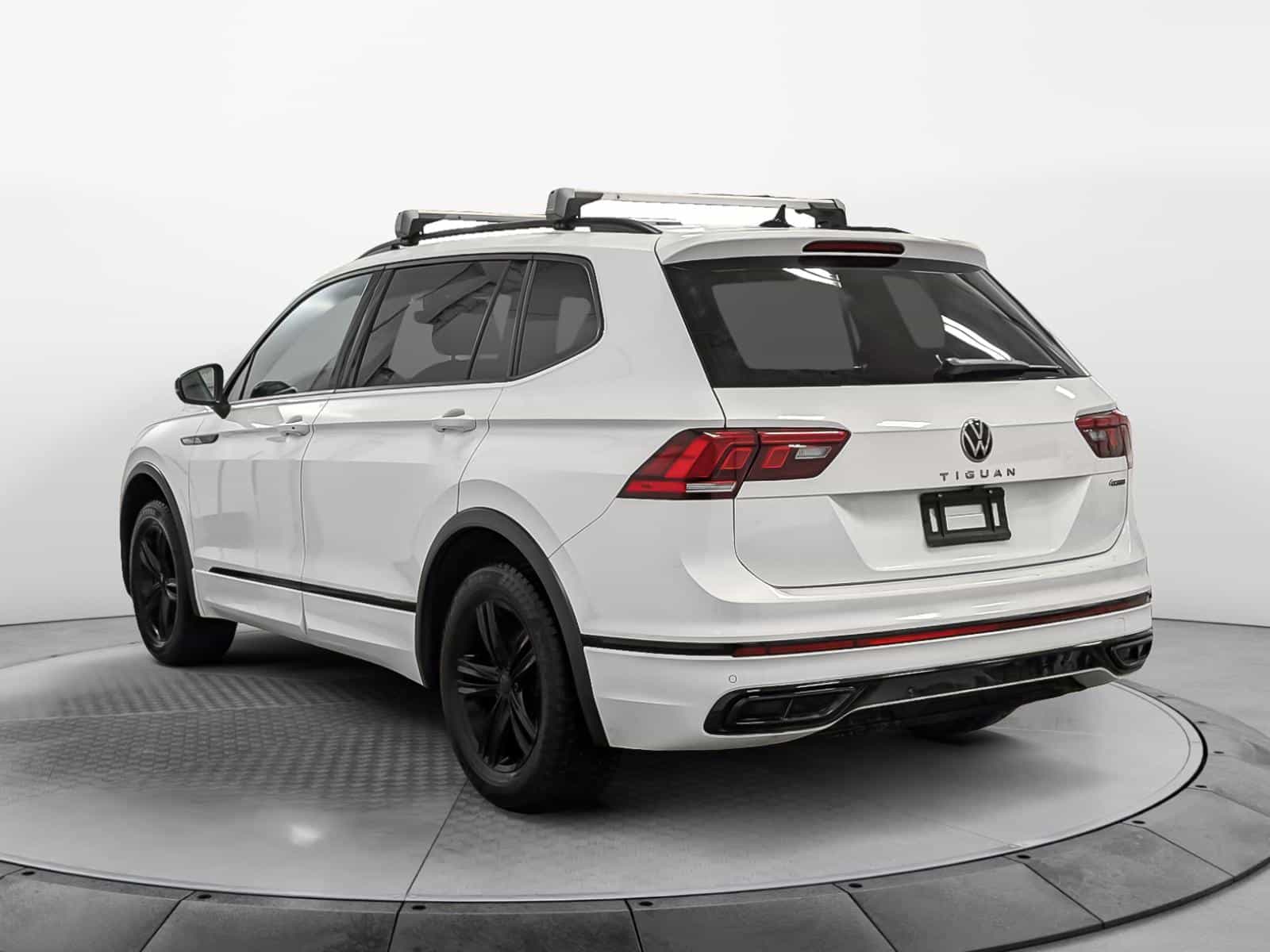 2022 Volkswagen Tiguan Comfortline R-L Blk - Image 4
