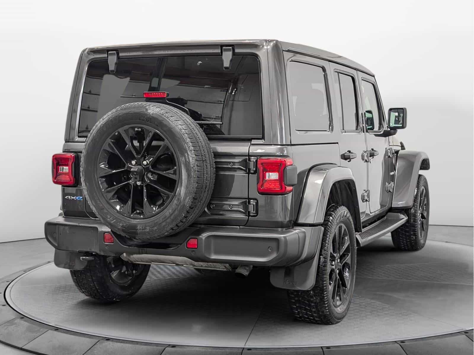 2021 Jeep Wrangler Unlimited Sahara - Image 4