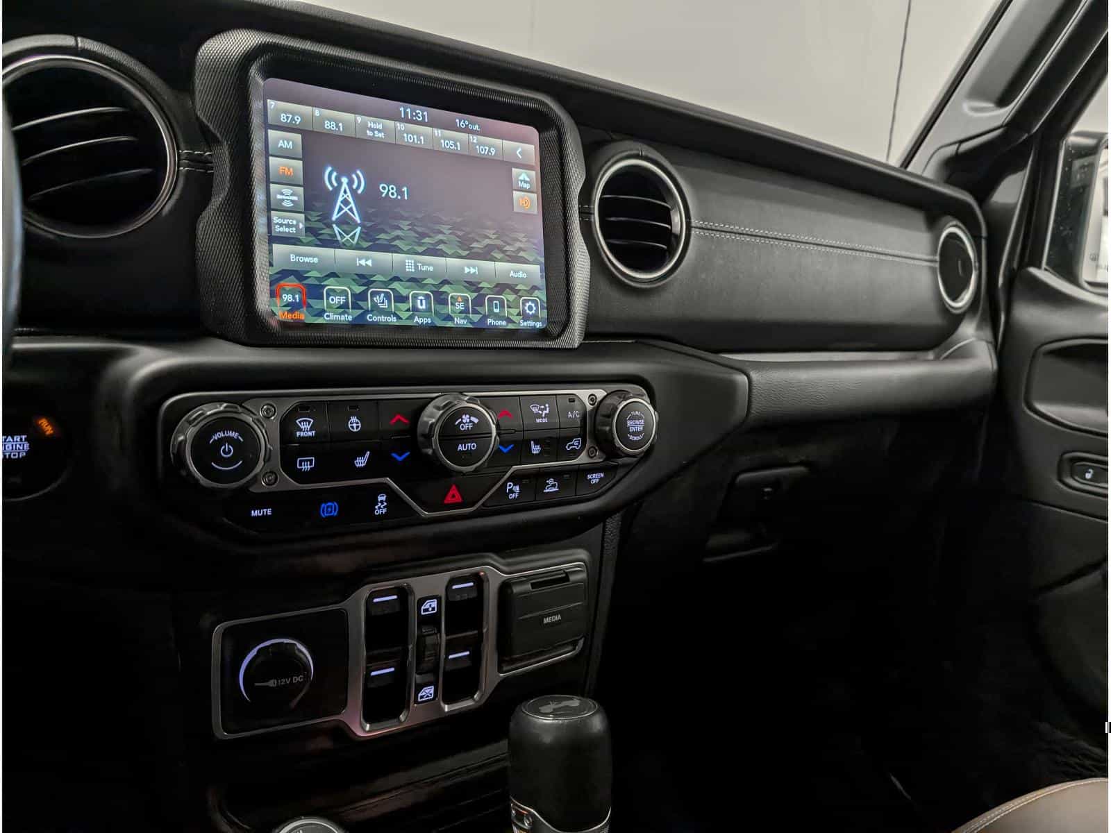 2021 Jeep Wrangler Unlimited Sahara - Image 8