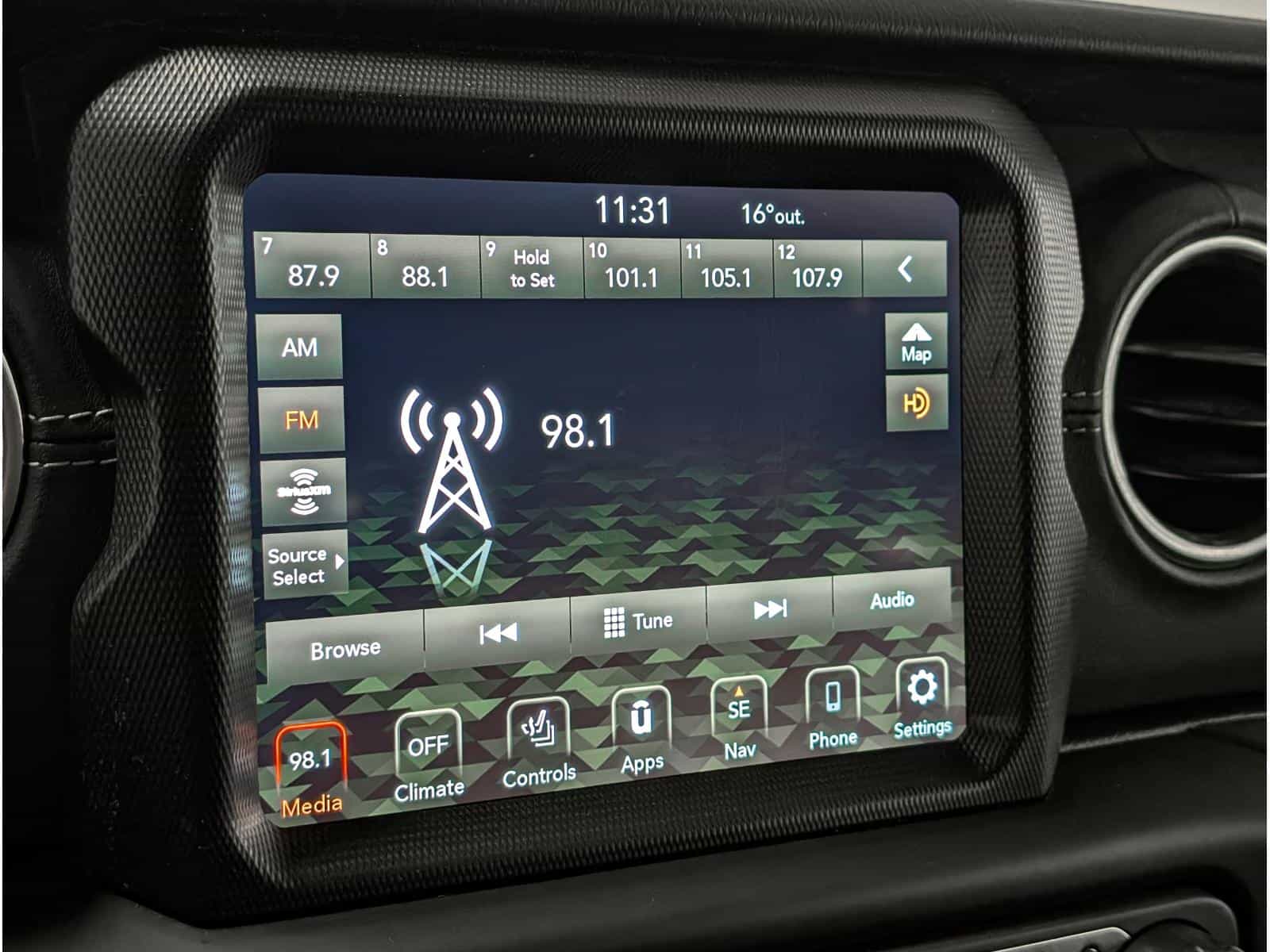 2021 Jeep Wrangler Unlimited Sahara - Image 9