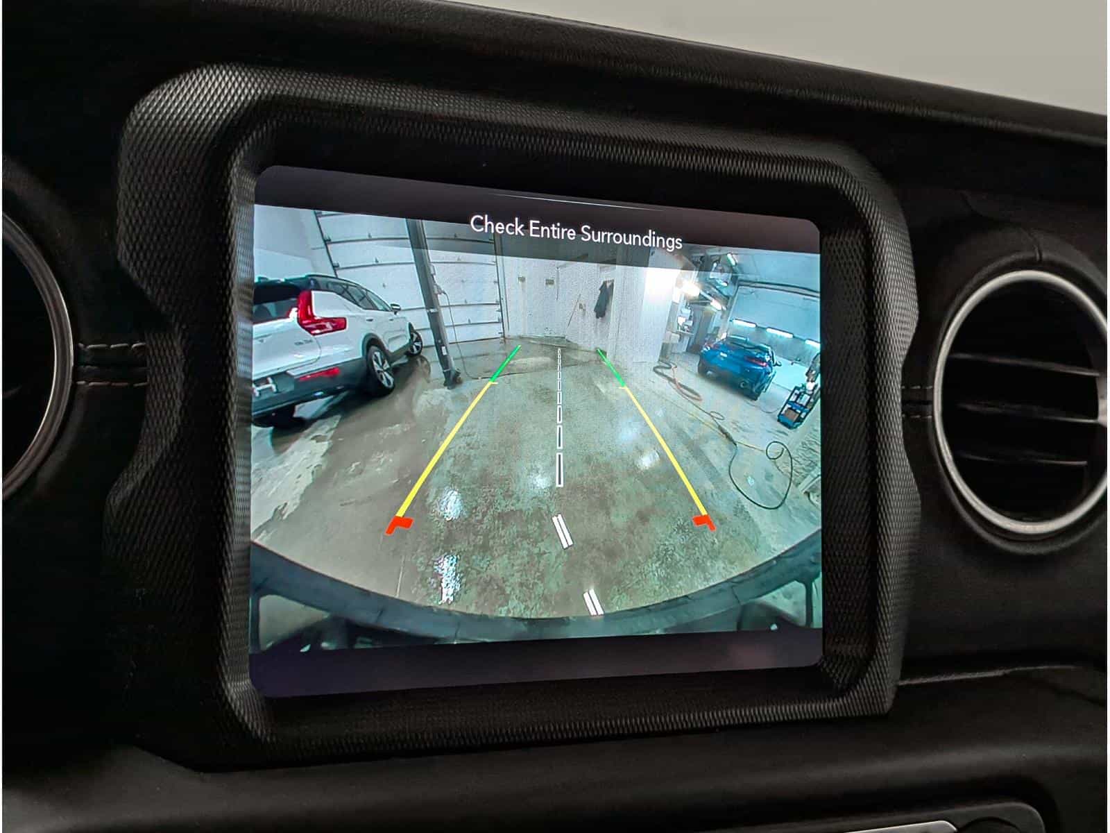 2021 Jeep Wrangler Unlimited Sahara - Image 13