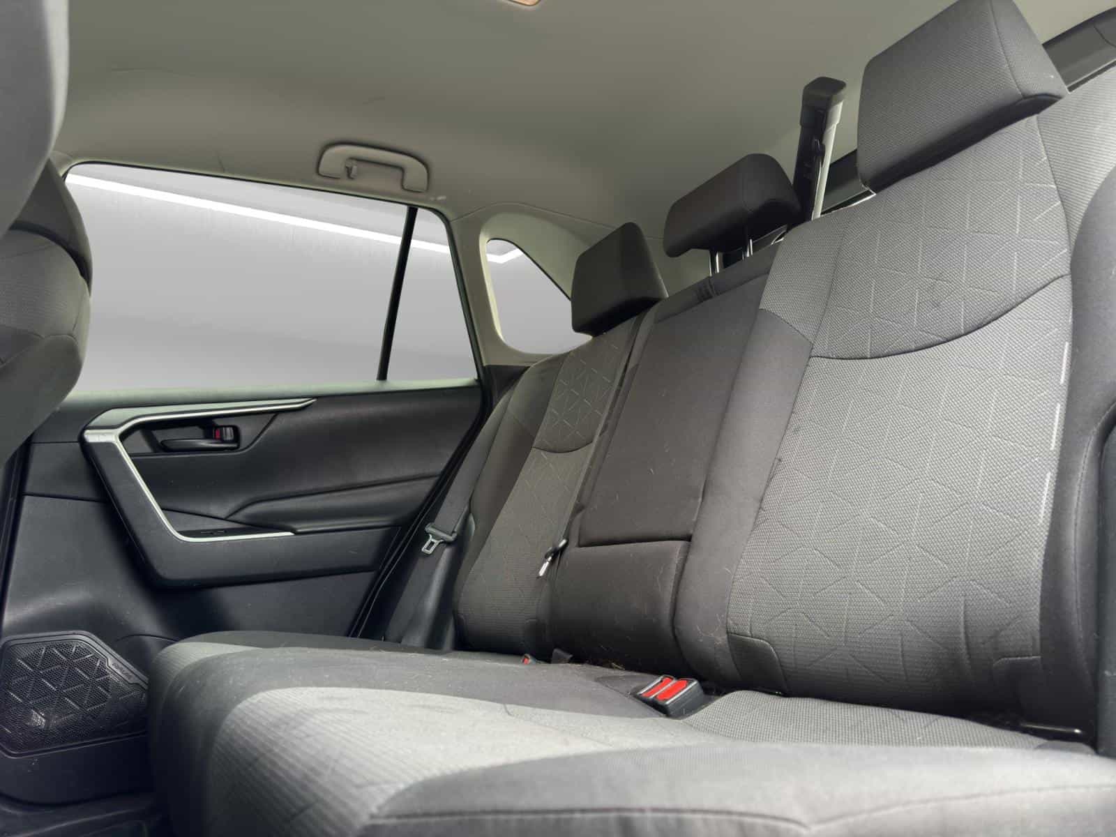 Image 11 Toyota Rav4 LE 2019