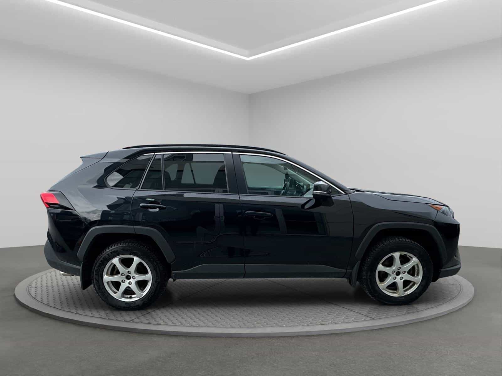 Image 6 Toyota Rav4 LE 2019