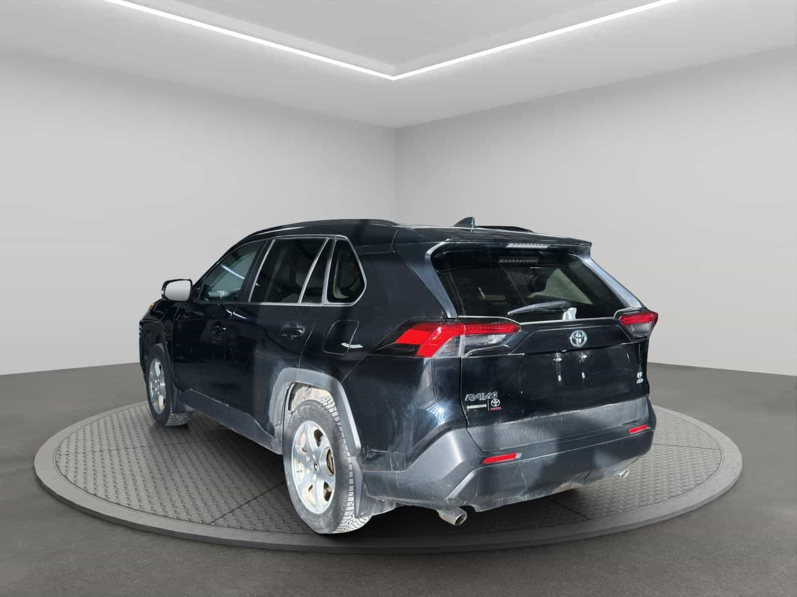 Image 3 Toyota Rav4 LE 2019