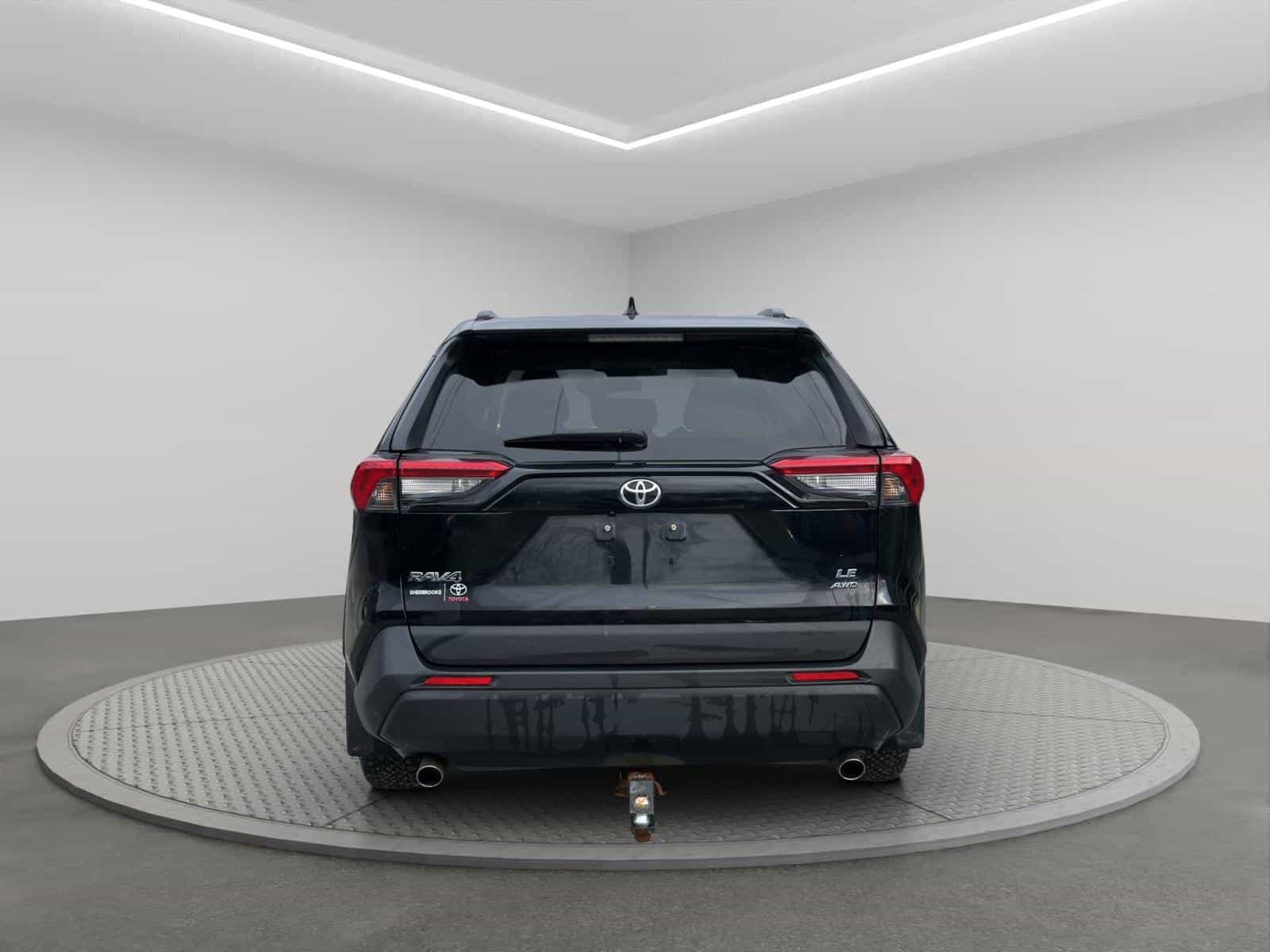 Image 4 Toyota Rav4 LE 2019