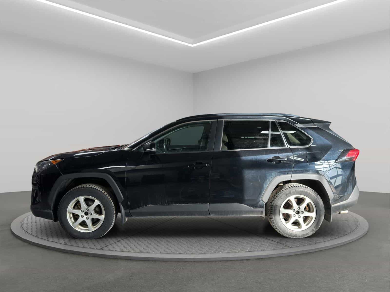 Image 2 Toyota Rav4 LE 2019
