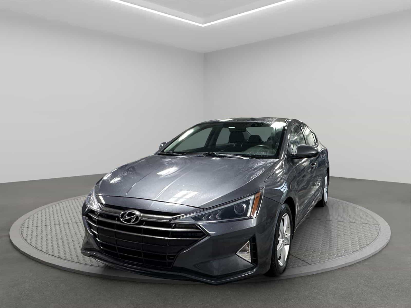 Image 1 Hyundai Elantra Essential 2019